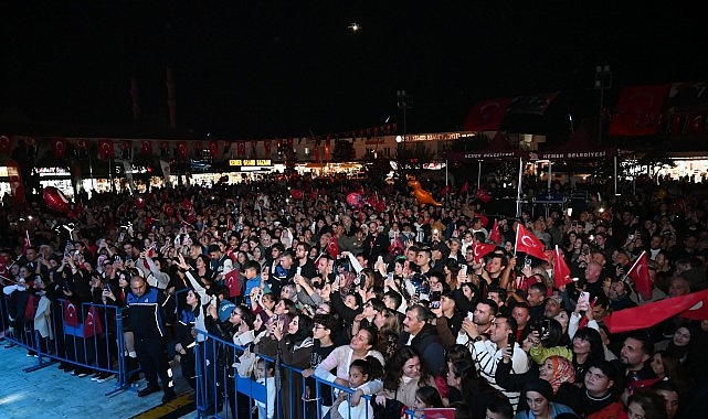 Cumhuriyet Bayramı Kemer’de coşkuyla kutlandı