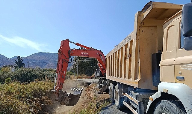 Ekipler yağmura karşı sahada