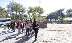 İzmirliler, Kültürel Miras Gezileriyle Konak’ı keşfediyor