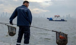 Körfez’de yağmur sonrası yüzey temizliği