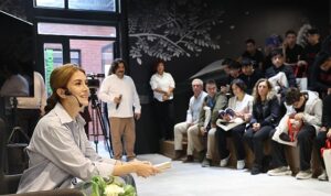 Oyuncu Elit Andaç Çam Nilüfer’de gençler ve işçilerle buluştu